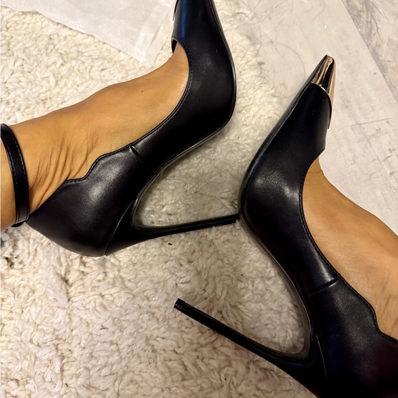 Elegant Black and Gold Women's Heels size 7 - Picture 6 of 9